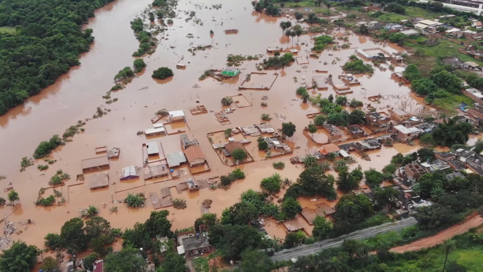 Mais de 100 cidades estão em situação de emergência após chuvas em MG, diz Defesa Civil